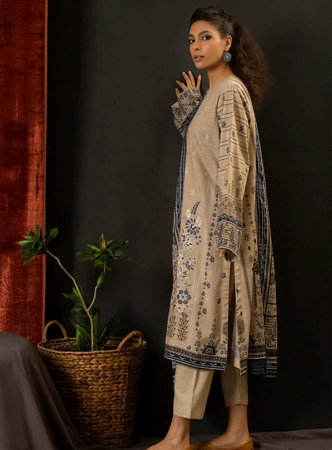 Aadab By Rashid Textile Embroidered Khaddar Unstitched 3 Piece Suit - RT23AK 8301