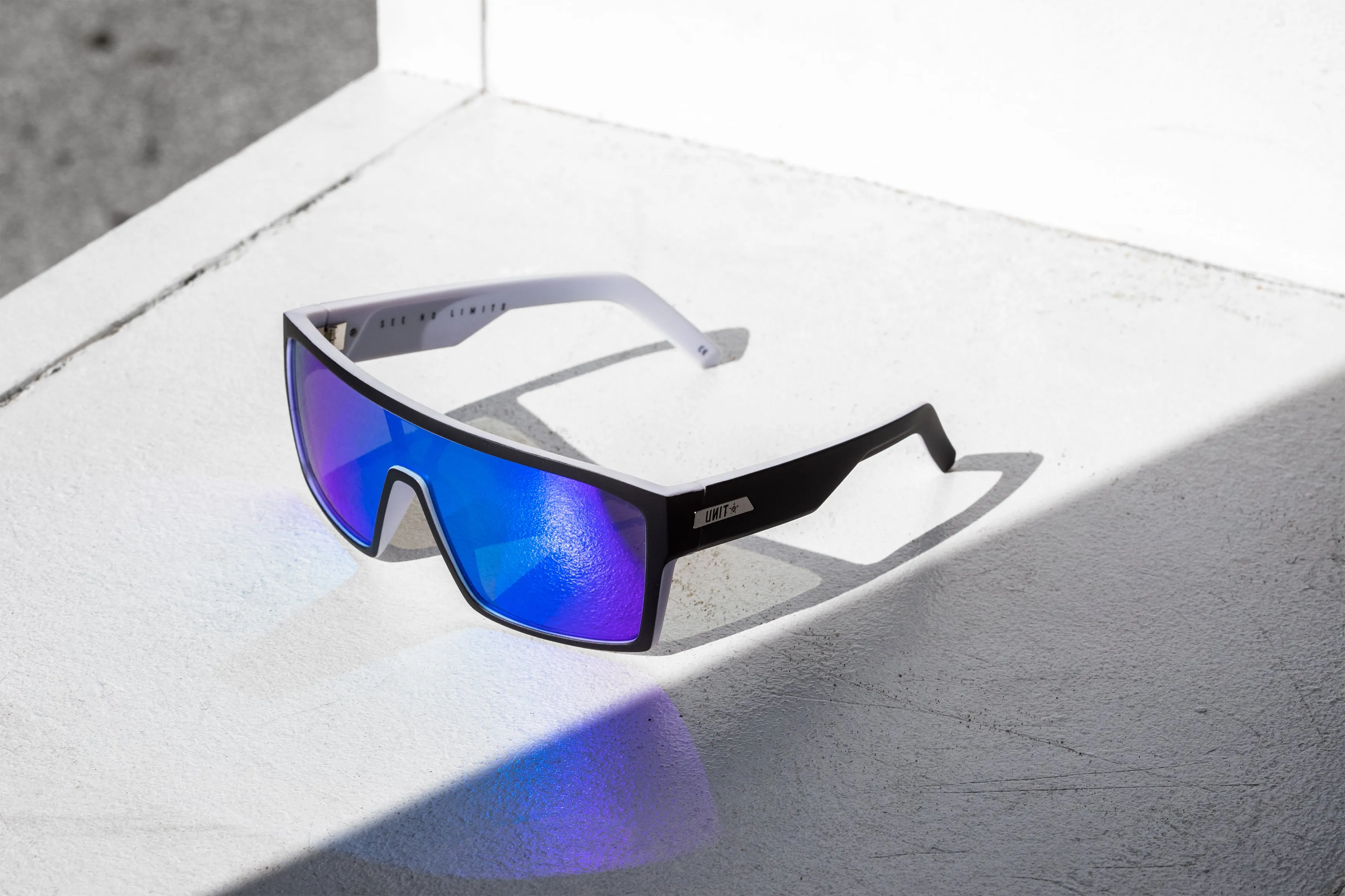 UNIT Sunglasses Command -  Matte Black White Polarised